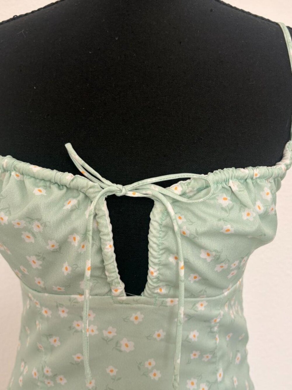 Princess Polly mini dress 🌼 (Size 2) - Picture 2 of 4